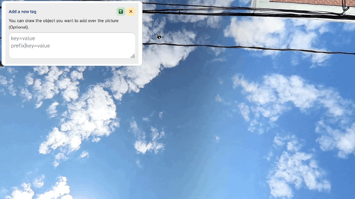 Screen recording of making a selection on the Panoramax web app at the point where the top of the source image is connected. The selection changes dramatically around an invisible boundary line.